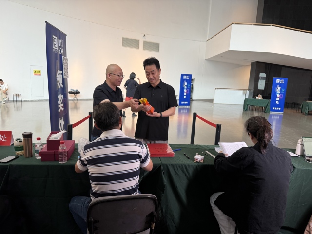 书记亲临现场.jpg