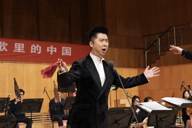 7.尹悦《凤阳花鼓》.jpg