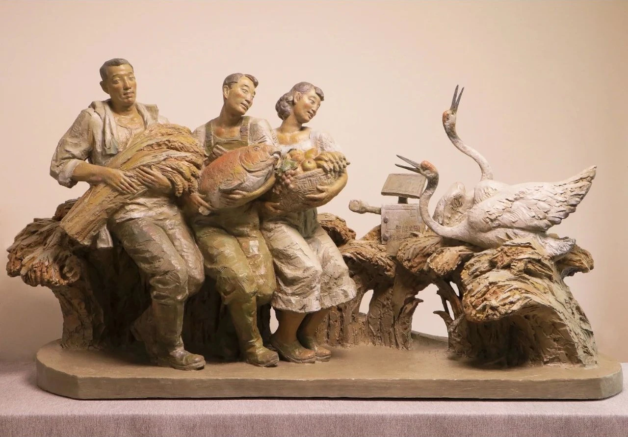 许新龙《小康协奏曲》 180×90×60cm  树脂着色 .jpeg