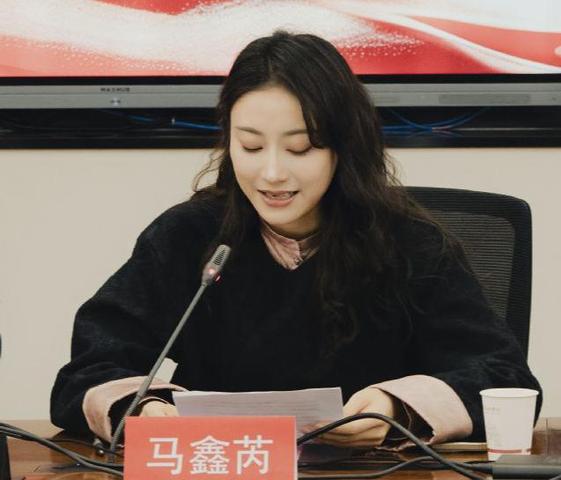 马鑫芮代表新入职教职工发言.jpg 图片