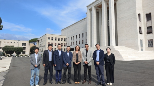 7.在罗马第一大学交流访问.jpg