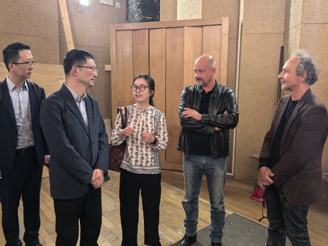 9.参观罗马国家电影学院并与阿德里亚诺・德・桑蒂斯校长交流.jpg