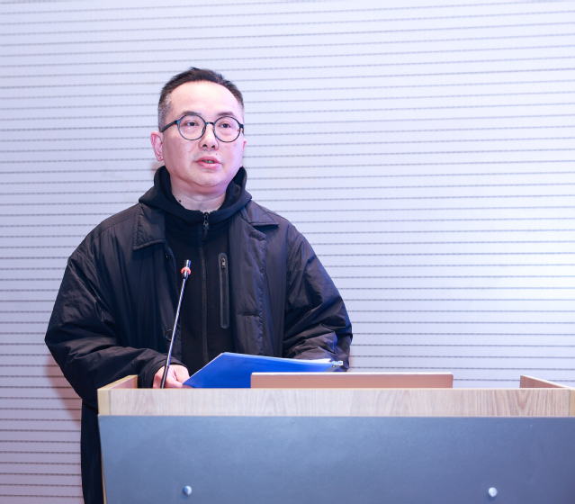 主旨演讲主持 蒋杰.jpg